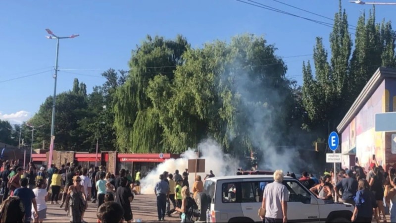 Violencia extrema en Uspallata: enfrentamientos y detenidos por protestas antimineras